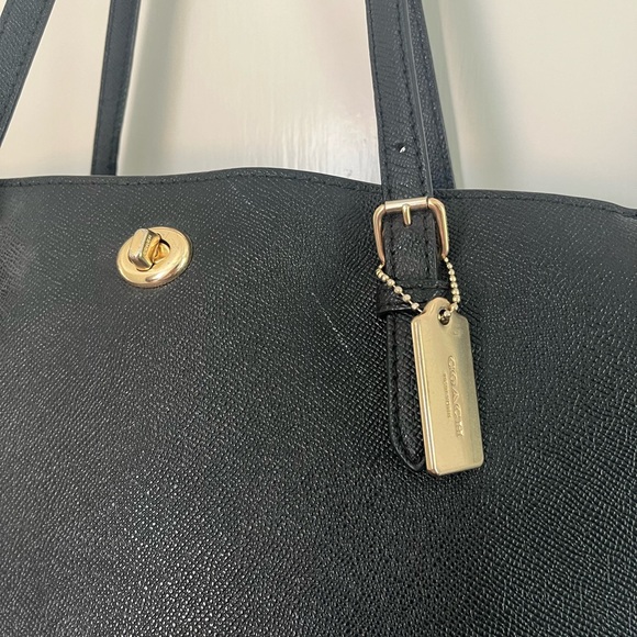 COACH- turnlock tote - Picture 2 of 8